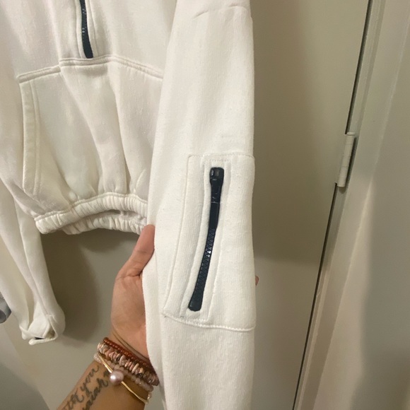 Pretty Little Thing (PLT) White Cropped Jacket - Picture 3 of 3